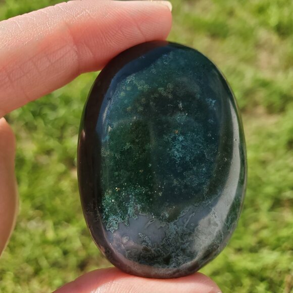 Moss Agate Palm Pillow Stone (GH1) - Picture 3 of 5